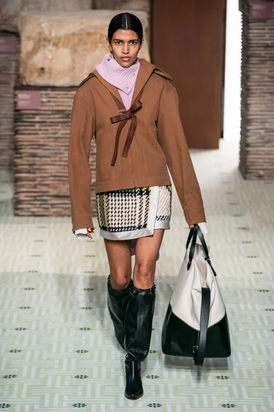 Look 13